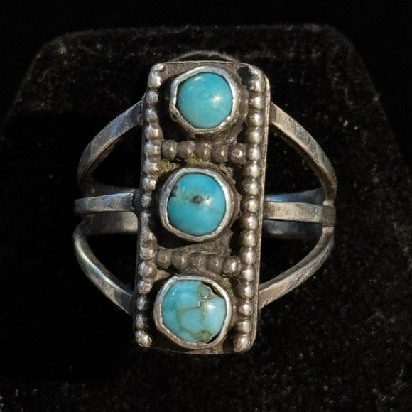 Vintage Jewelry - Vintage Native American Turquoise Sterling Silver Ring